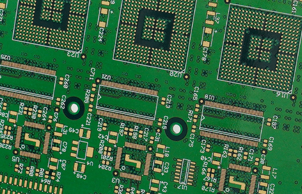 Como adicionar impressão em seda a dispositivos SMT no design de PCB?