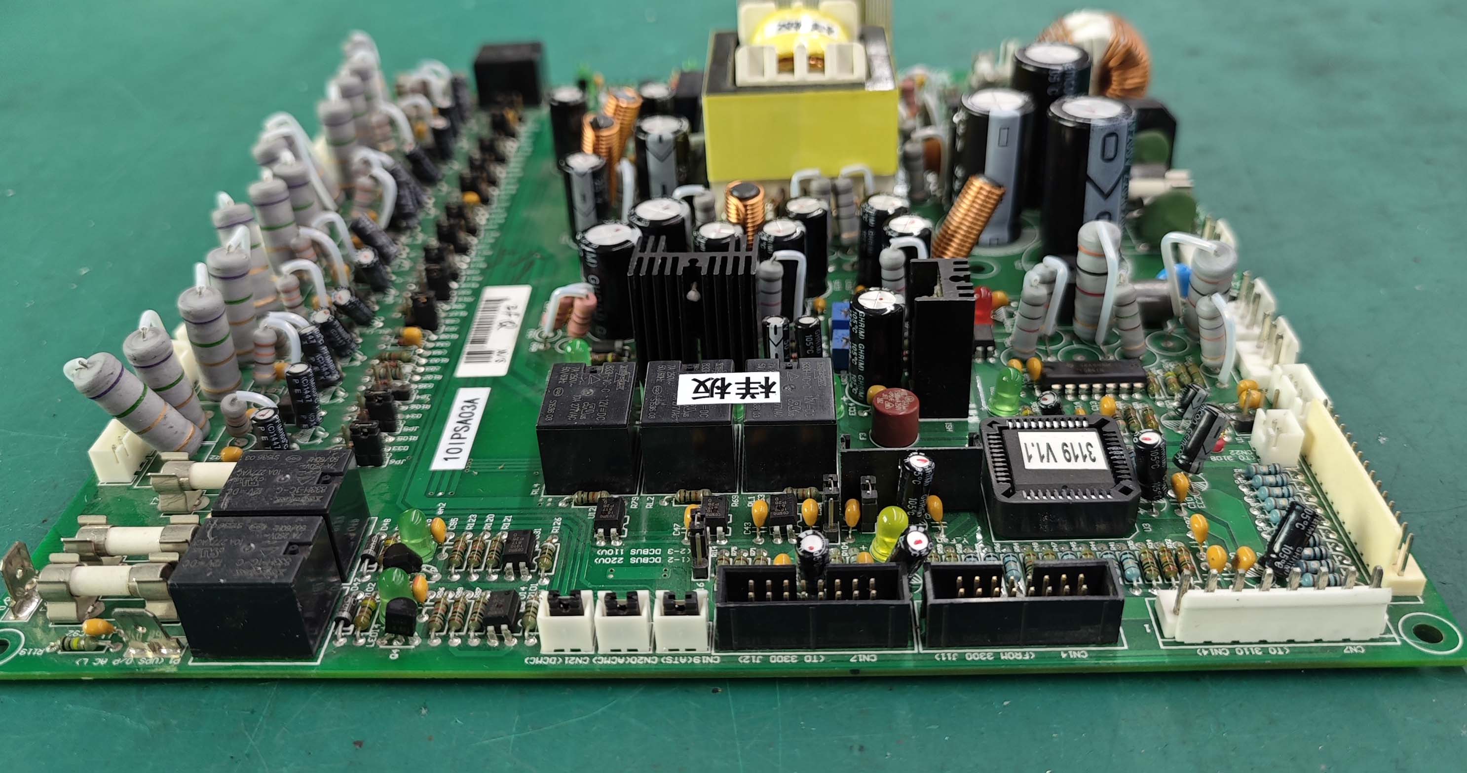 A pequena máquina de solda automática desempenha um bom papel no aumento da capacidade de produção de PCBA