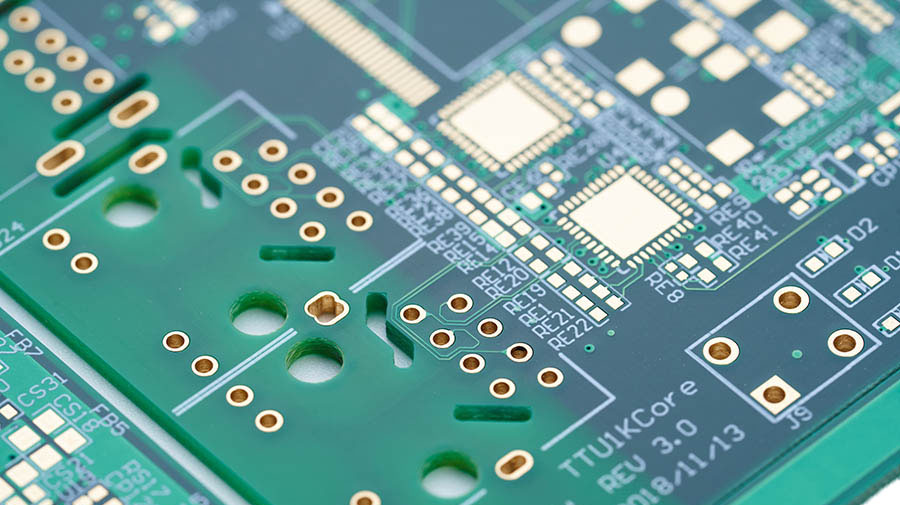 Projeto de placa de circuito impresso multicamadas em montagem PCBA