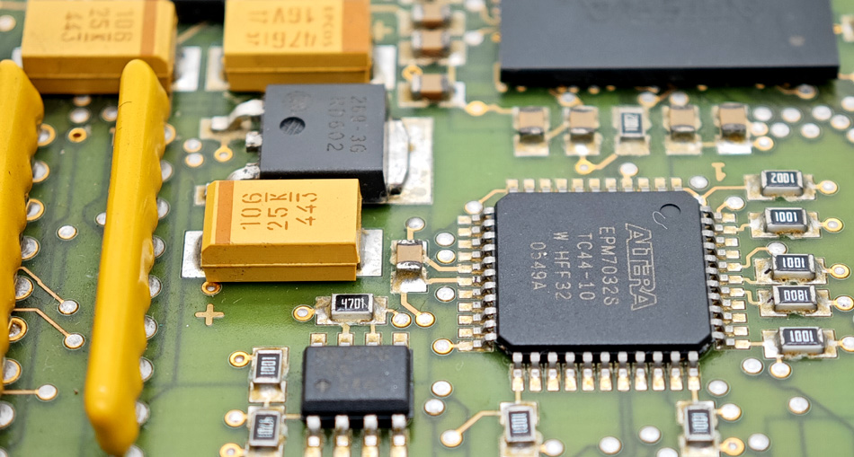 Gerenciamento e análise de dados no processamento de PCBA