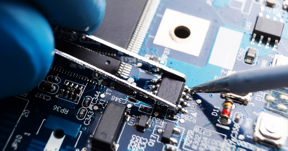 Causas raízes e contramedidas para atrasos na produção no processamento de PCBA